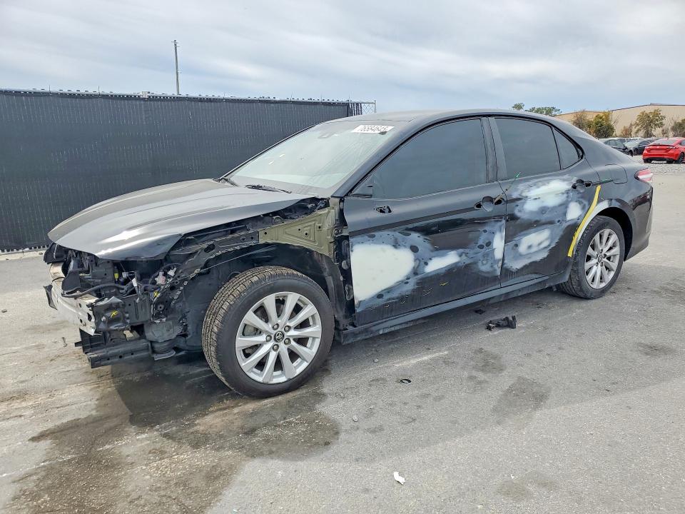TOYOTA CAMRY L 2019 with VIN 4T1B11HK8KU751663 - Photo from auction