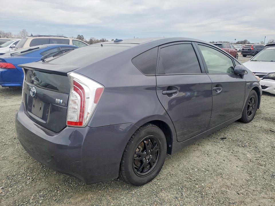Photo 3 from auction – 2014 TOYOTA PRIUS with VIN JTDKN3DUXE1822881
