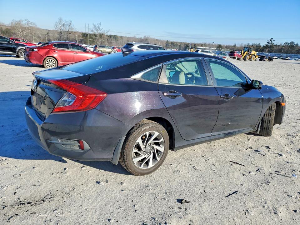 Photo 3 from auction – 2018 HONDA CIVIC EX with VIN 19XFC2F7XJE026308