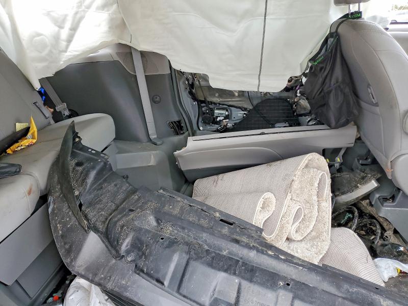 Photo 11 from auction – 2018 TOYOTA SIENNA with VIN 5TDYZ3DC4JS910246