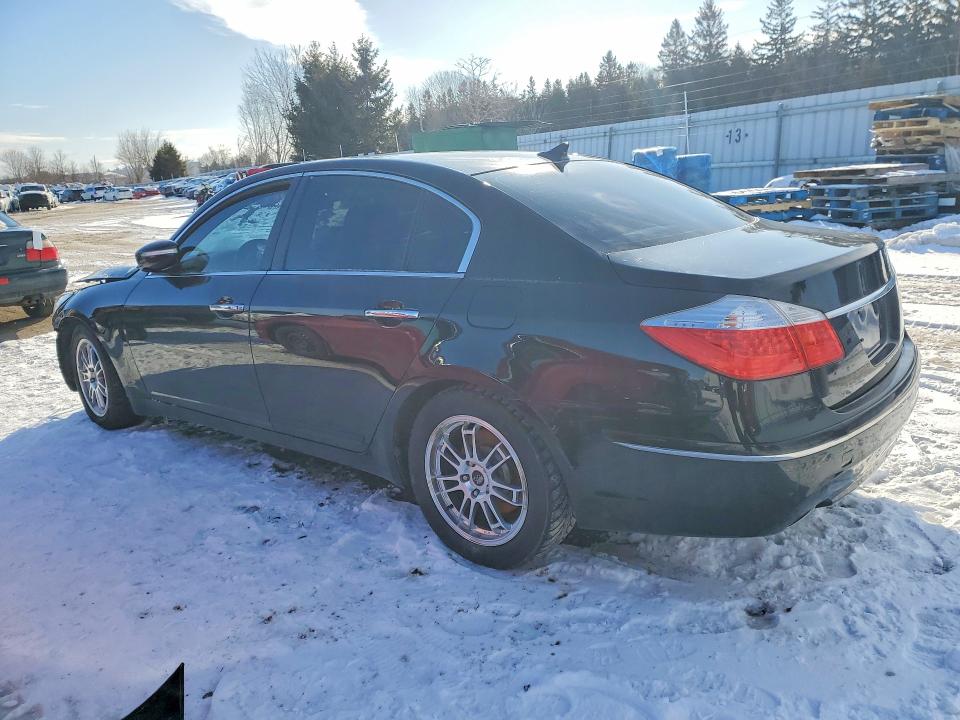Photo 2 from auction – 2011 HYUNDAI GENESIS with VIN KMHGC4DE8BU146057
