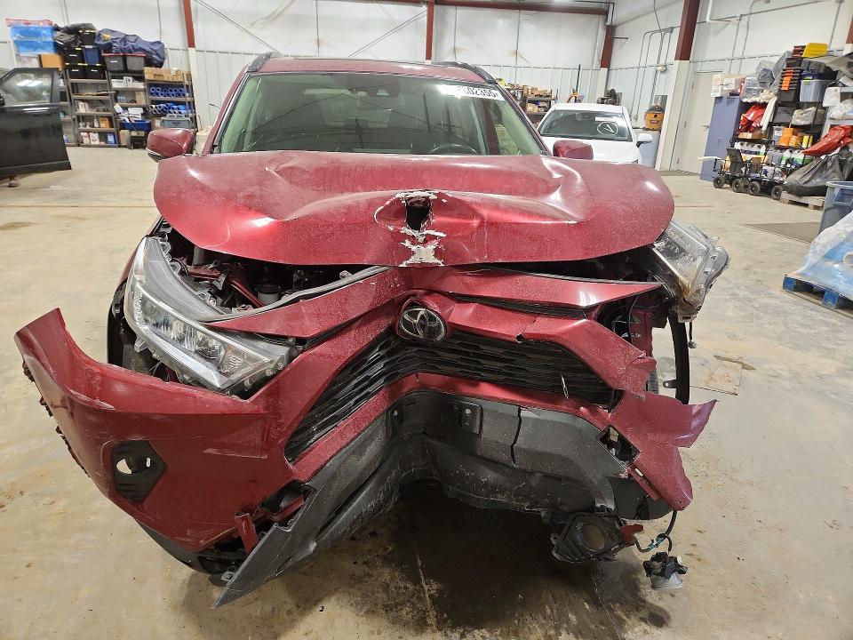 Photo 5 from auction – 2019 TOYOTA RAV4 XLE with VIN JTMP1RFV1KJ013629
