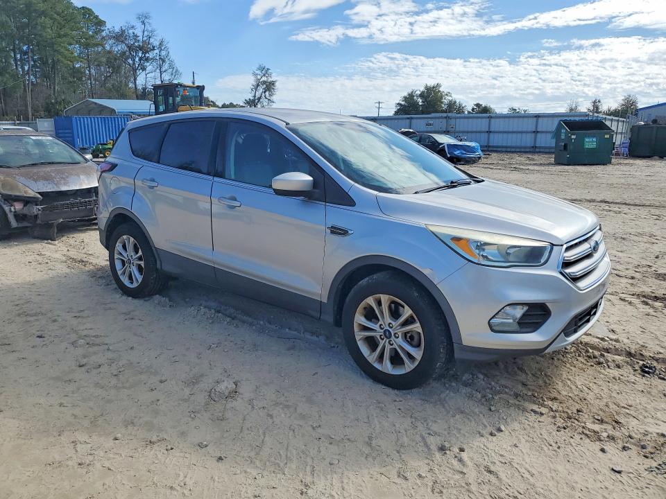 Photo 4 from auction – 2017 FORD ESCAPE SE with VIN 1FMCU9GD6HUD03363