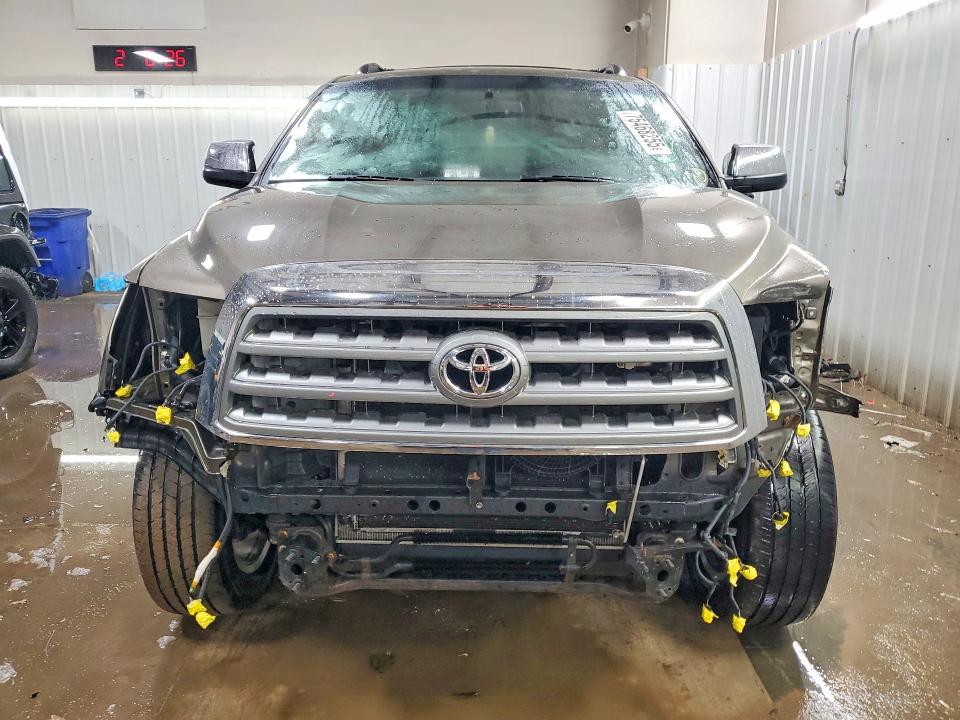 Photo 5 from auction – 2014 TOYOTA SEQUOIA PL with VIN 5TDDW5G17ES100483