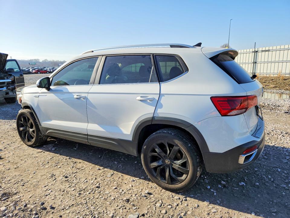 Photo 2 from auction – 2022 VOLKSWAGEN TAOS with VIN 3VVLX7B20NM082446