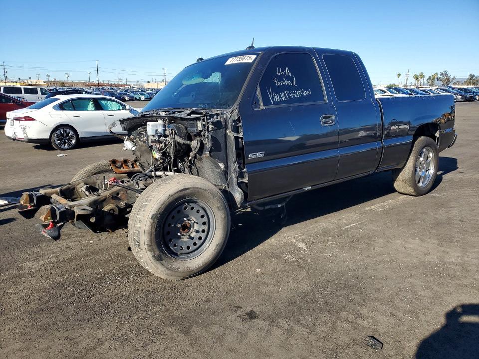 CHEVROLET SILVERADO 2005 with VIN 2GCEC19N251266732 - Photo from auction