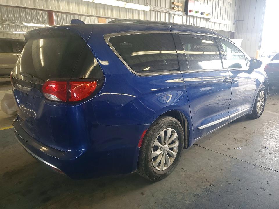 Photo 3 from auction – 2019 CHRYSLER PACIFICA with VIN 2C4RC1BG5KR666102