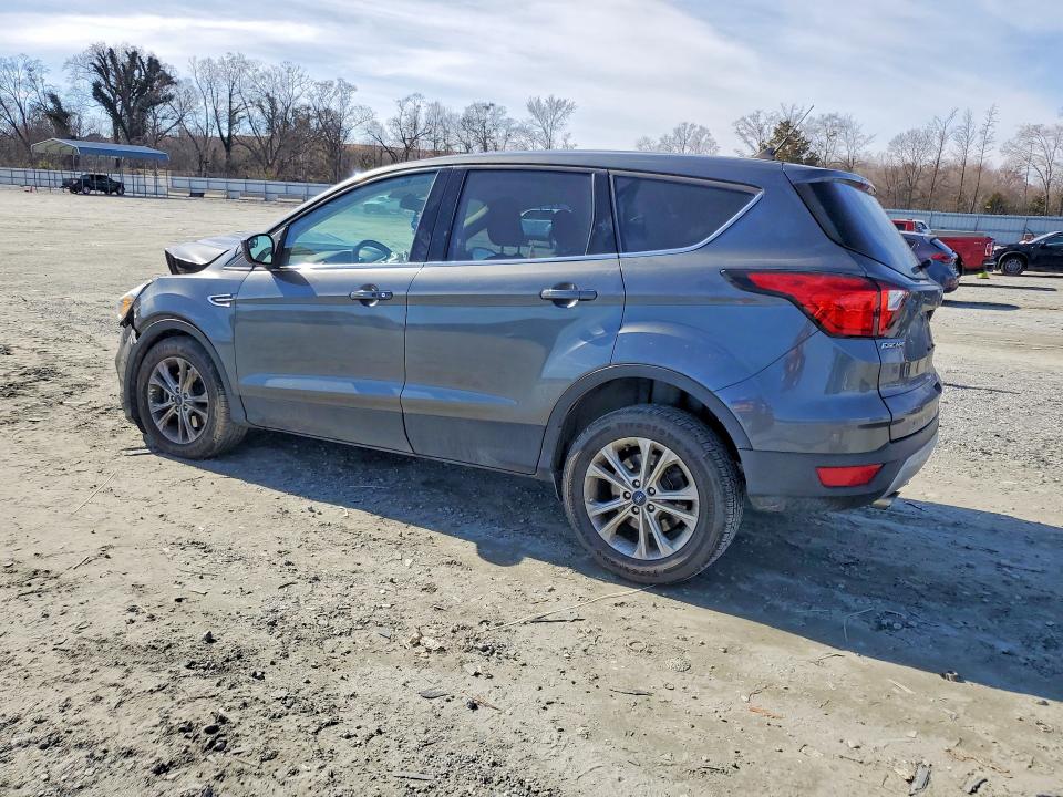 Photo 2 from auction – 2019 FORD ESCAPE with VIN 1FMCU9GD2KUB20422