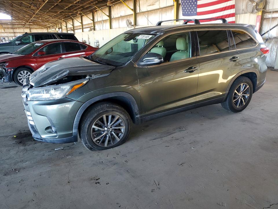 TOYOTA HIGHLANDER 2019 with VIN 5TDKZRFH0KS328129 - Photo from auction