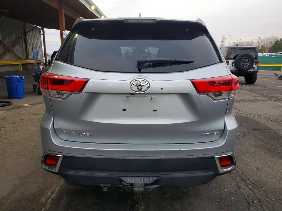 Photo 6 from auction – 2019 TOYOTA HIGHLANDER with VIN 5TDYZRFH9KS345053