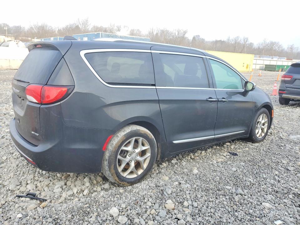 Photo 3 from auction – 2018 CHRYSLER PACIFICA with VIN 2C4RC1GG5JR320428