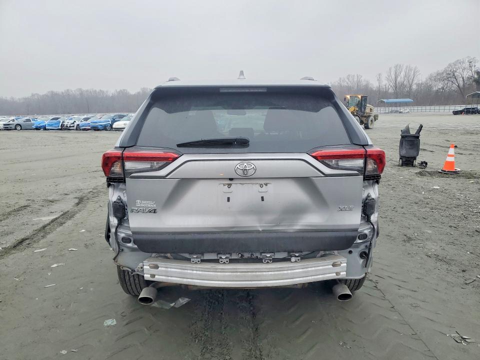 Photo 6 from auction – 2023 TOYOTA RAV4 XLE with VIN 2T3W1RFV4PW275990