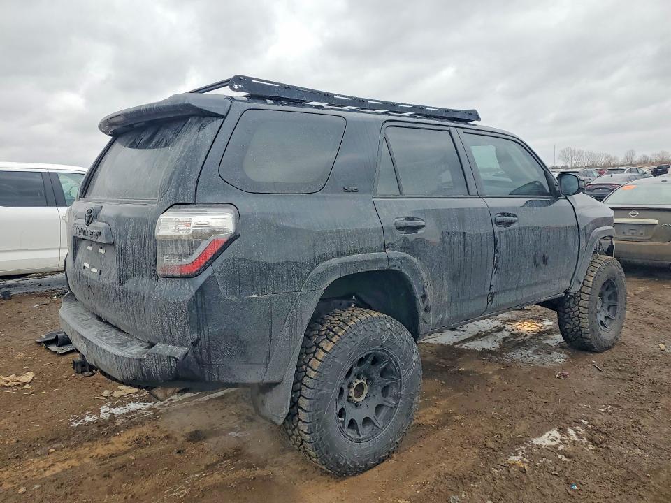 صورة رقم 3 من المزاد - 2017 TOYOTA 4RUNNER SR مع VIN JTEBU5JR1H5453948