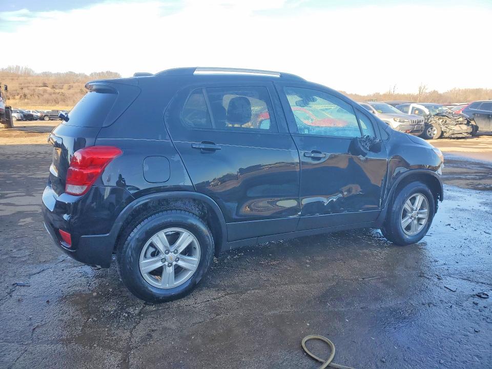 Photo 3 from auction – 2021 CHEVROLET TRAX with VIN KL7CJPSB6MB344649