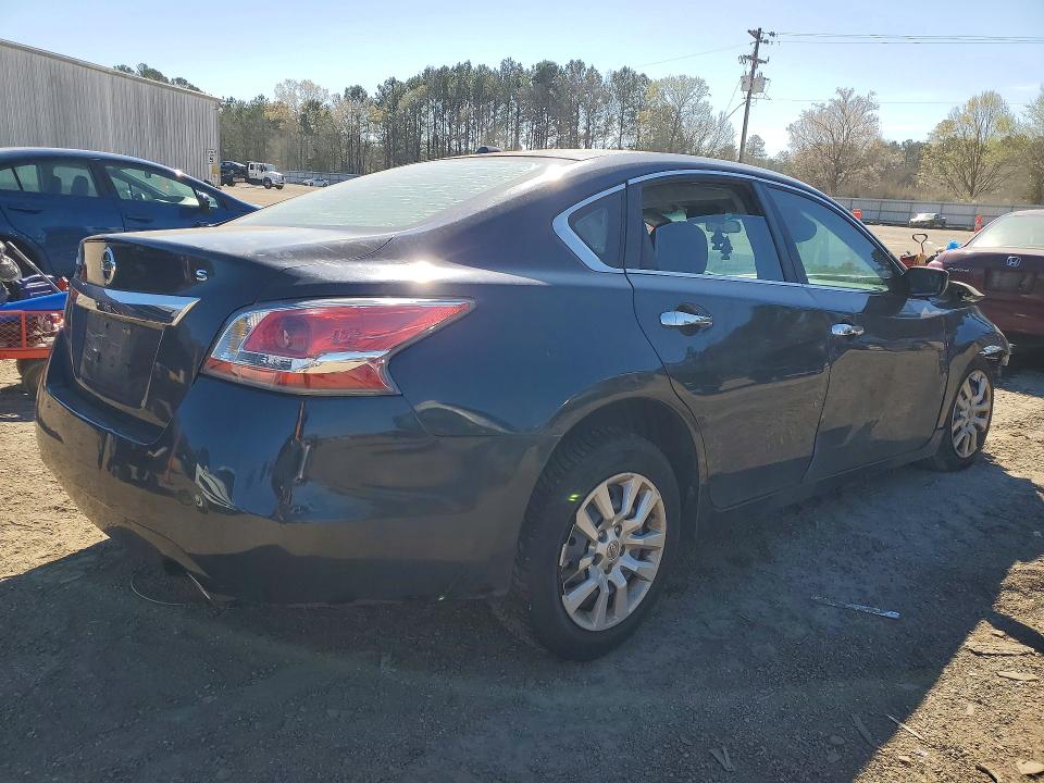 Photo 3 from auction – 2015 NISSAN ALTIMA with VIN 1N4AL3AP4FN888228