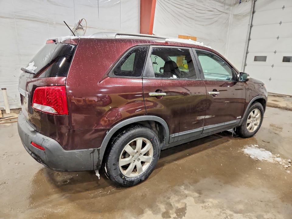 Photo 3 from auction – 2013 KIA SORENTO LX with VIN 5XYKTDA64DG333604