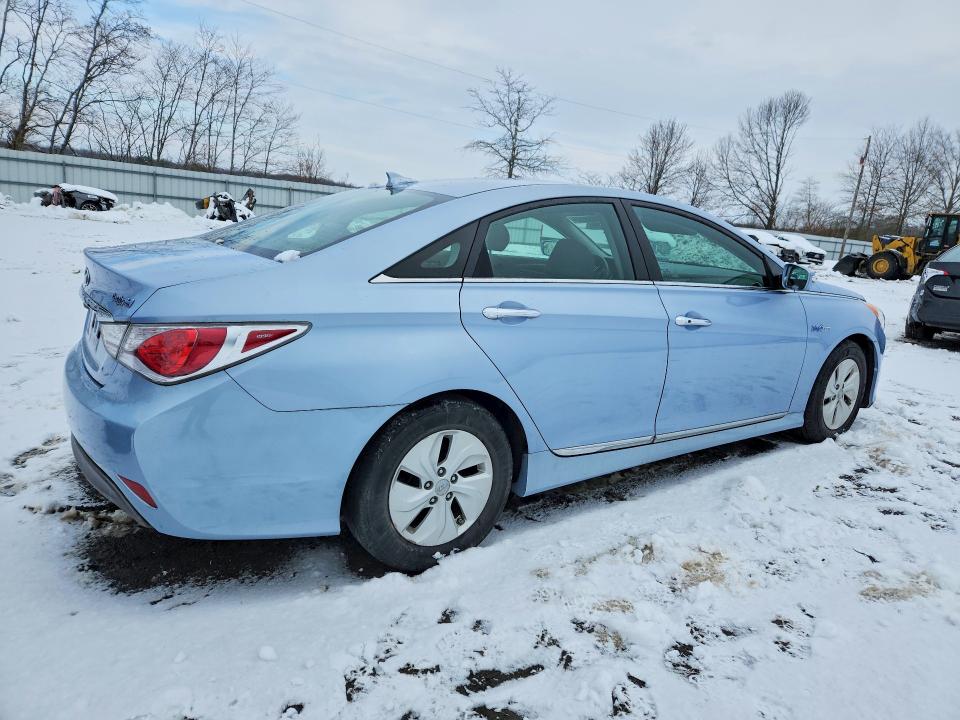 Photo 3 from auction – 2014 HYUNDAI SONATA with VIN KMHEC4A43EA109989