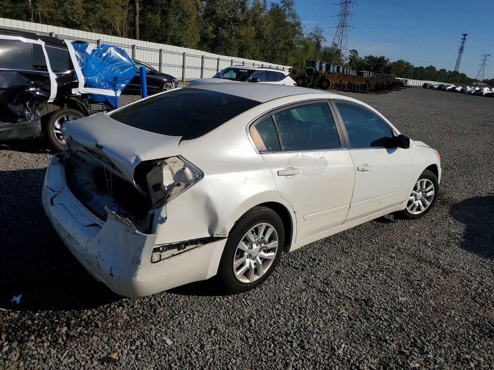 Photo 3 from auction – 2011 NISSAN ALTIMA with VIN 1N4AL2AP0BC113828