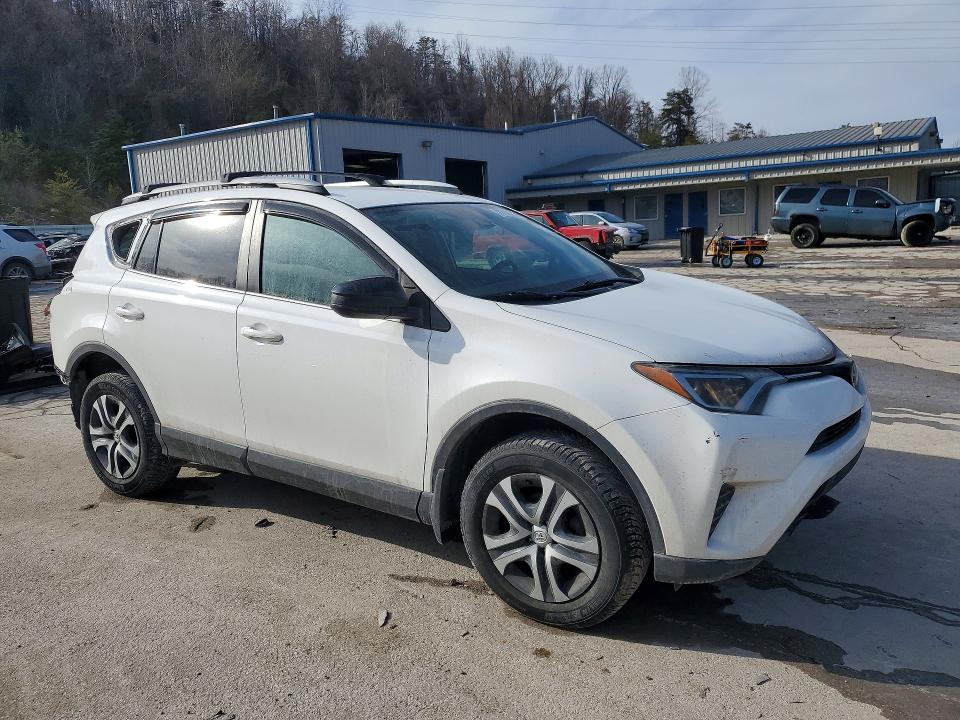 Фото 4 с аукциона – 2017 TOYOTA RAV4 LE с VIN 2T3BFREV6HW605616