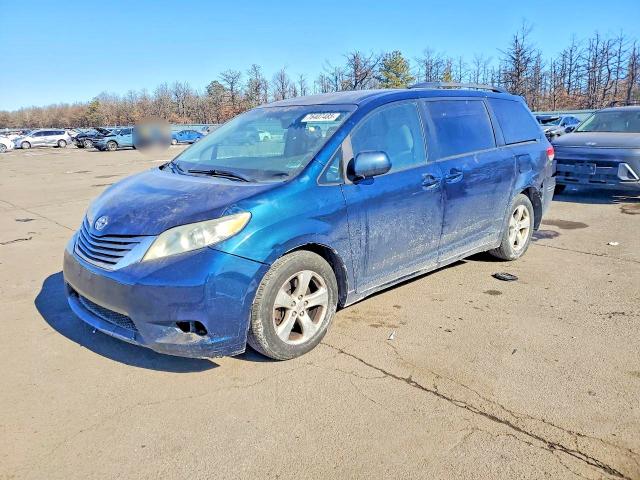 TOYOTA SIENNA 2011 with VIN 5TDKK3DC7BS136764 - Photo from auction