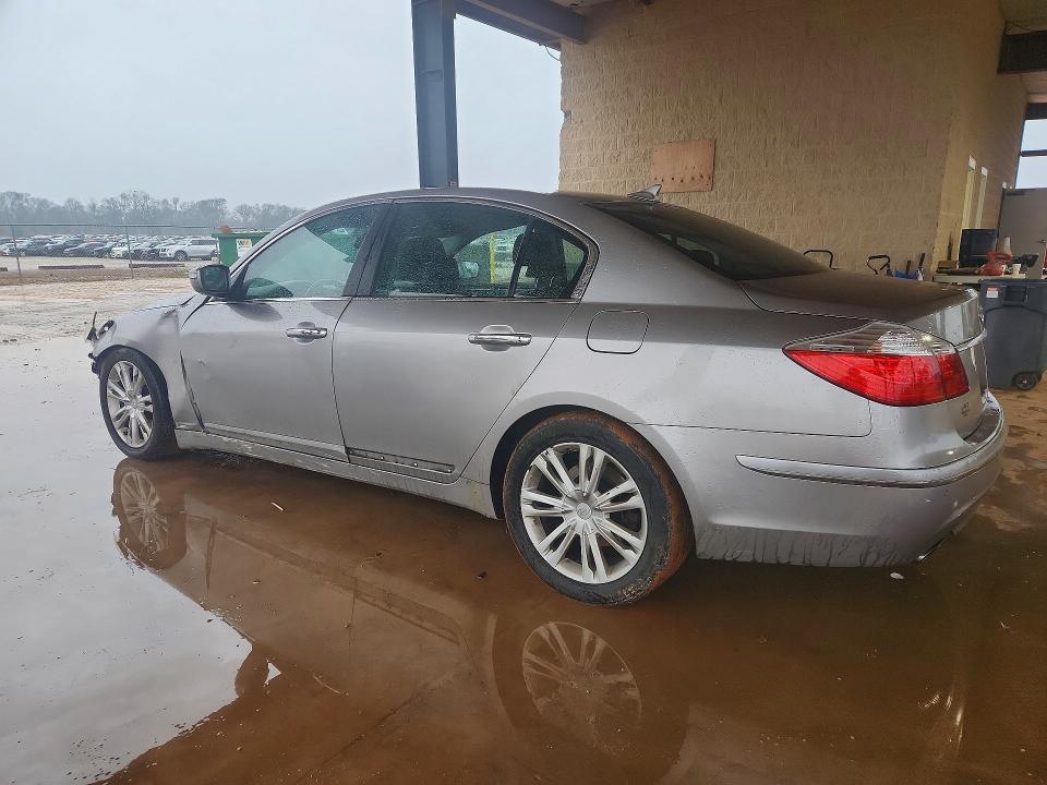 Photo 2 from auction – 2011 HYUNDAI GENESIS with VIN KMHGC4DE3BU122913