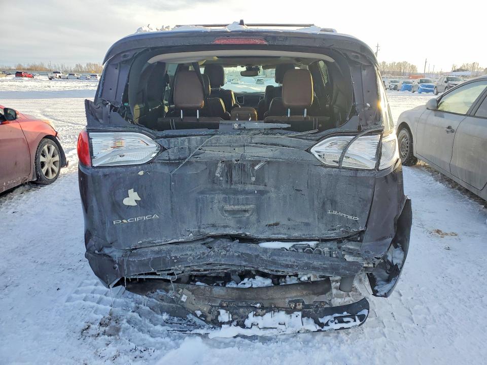Photo 6 from auction – 2017 CHRYSLER PACIFICA with VIN 2C4RC1GG8HR657881