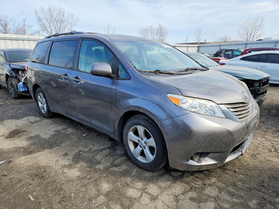 Photo 4 from auction – 2015 TOYOTA SIENNA LE with VIN 5TDKK3DC9FS611692