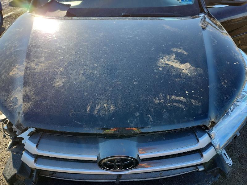 Photo 12 from auction – 2018 TOYOTA HIGHLANDER with VIN 5TDJZRFH1JS554870