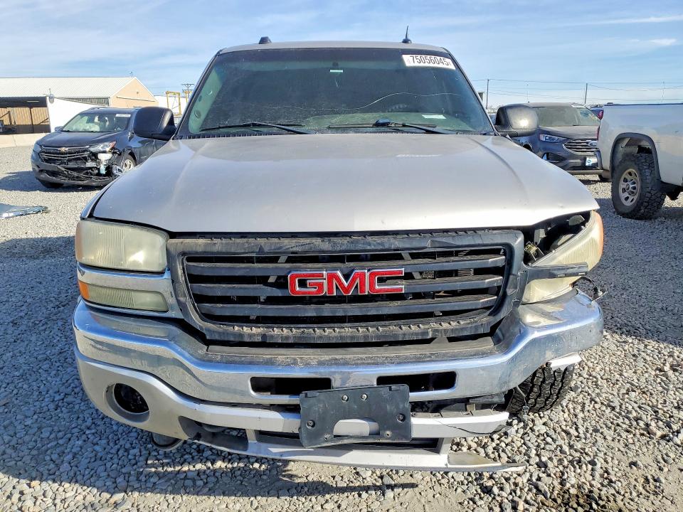 Photo 5 from auction – 2005 GMC NEW SIERRA with VIN 2GTEK19B751334547