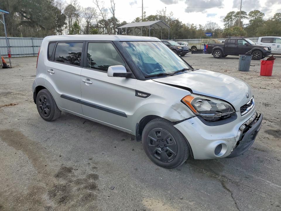 Photo 4 from auction – 2013 KIA SOUL with VIN KNDJT2A59D7767375