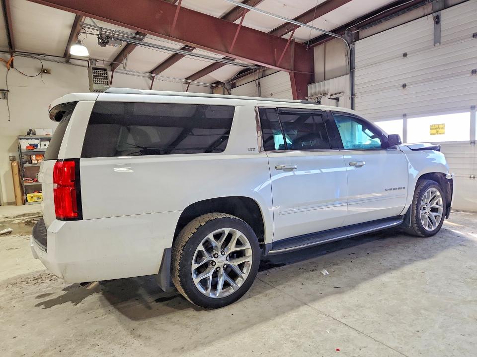 Photo 3 from auction – 2016 CHEVROLET SUBURBAN K with VIN 1GNSKJKC9GR320091