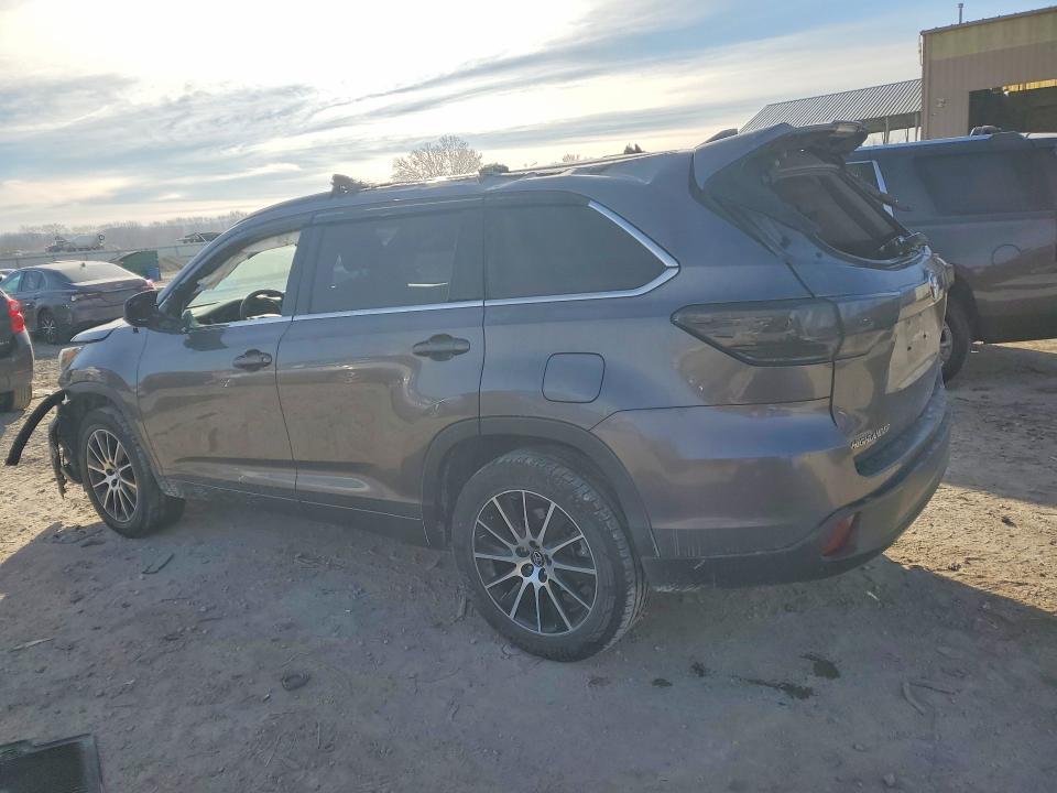 Photo 2 from auction – 2018 TOYOTA HIGHLANDER with VIN 5TDKZRFH7JS535292