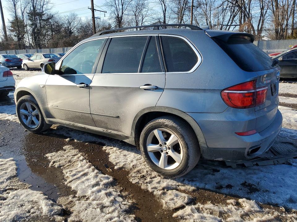 Photo 2 from auction – 2011 BMW X5 XDRIVE5 with VIN 5UXZV8C52BL418820