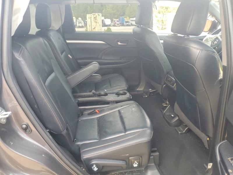 Photo 10 from auction – 2019 TOYOTA HIGHLANDER with VIN 5TDKZRFH0KS341754