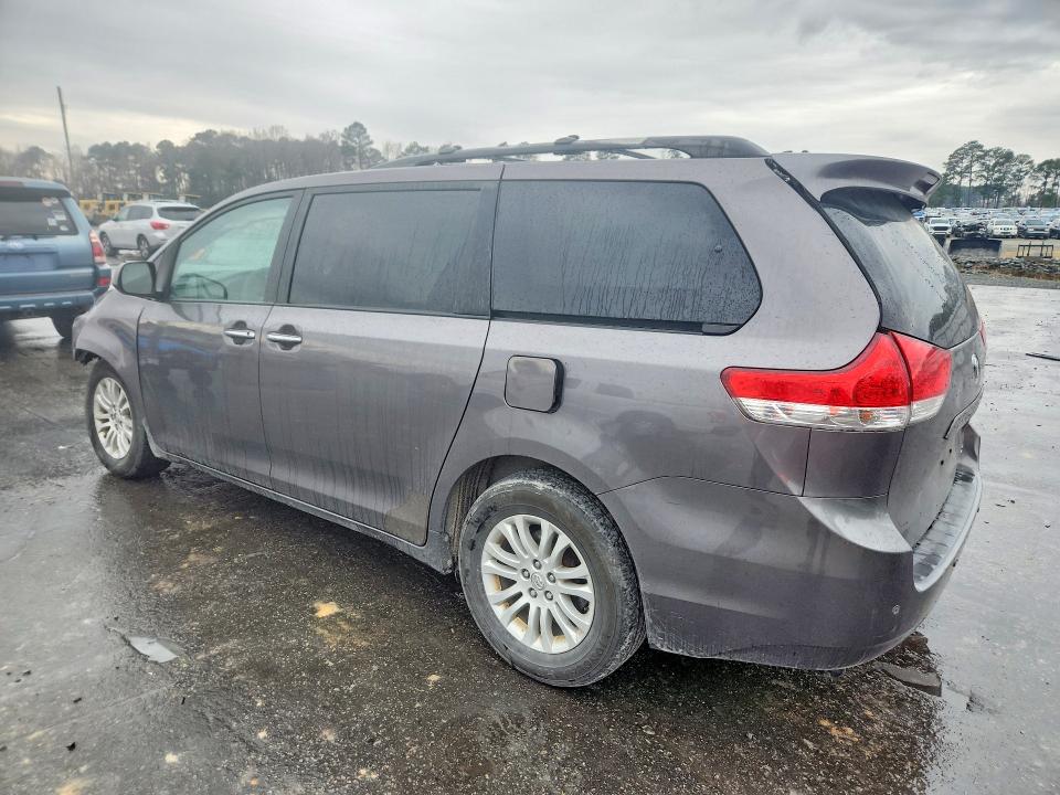 Photo 2 from auction – 2014 TOYOTA SIENNA XLE with VIN 5TDYK3DCXES446258