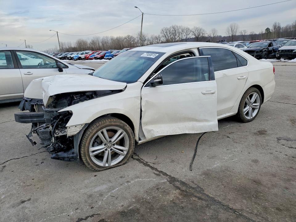 VOLKSWAGEN PASSAT SE 2014 with VIN 1VWBN7A39EC111810 - Photo from auction
