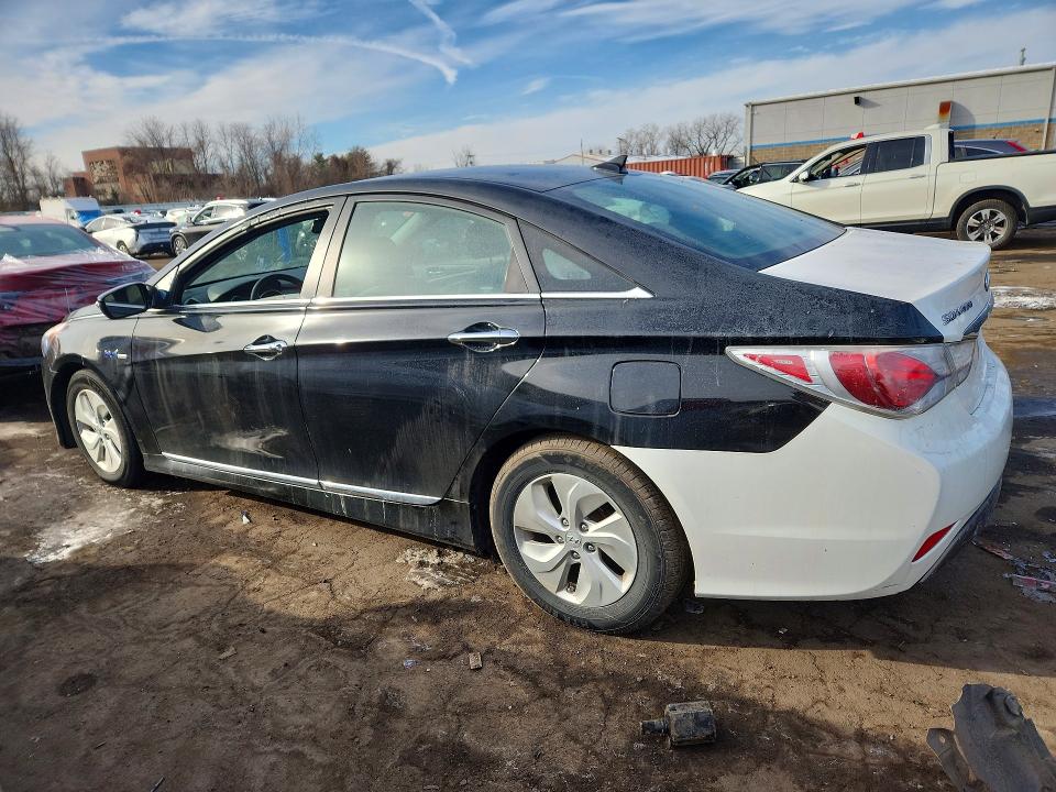 Photo 2 from auction – 2015 HYUNDAI SONATA with VIN KMHEC4A41FA120782