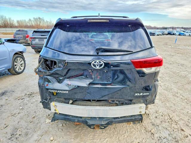 Photo 6 from auction – 2018 TOYOTA HIGHLANDER with VIN 5TDJZRFH8JS533045