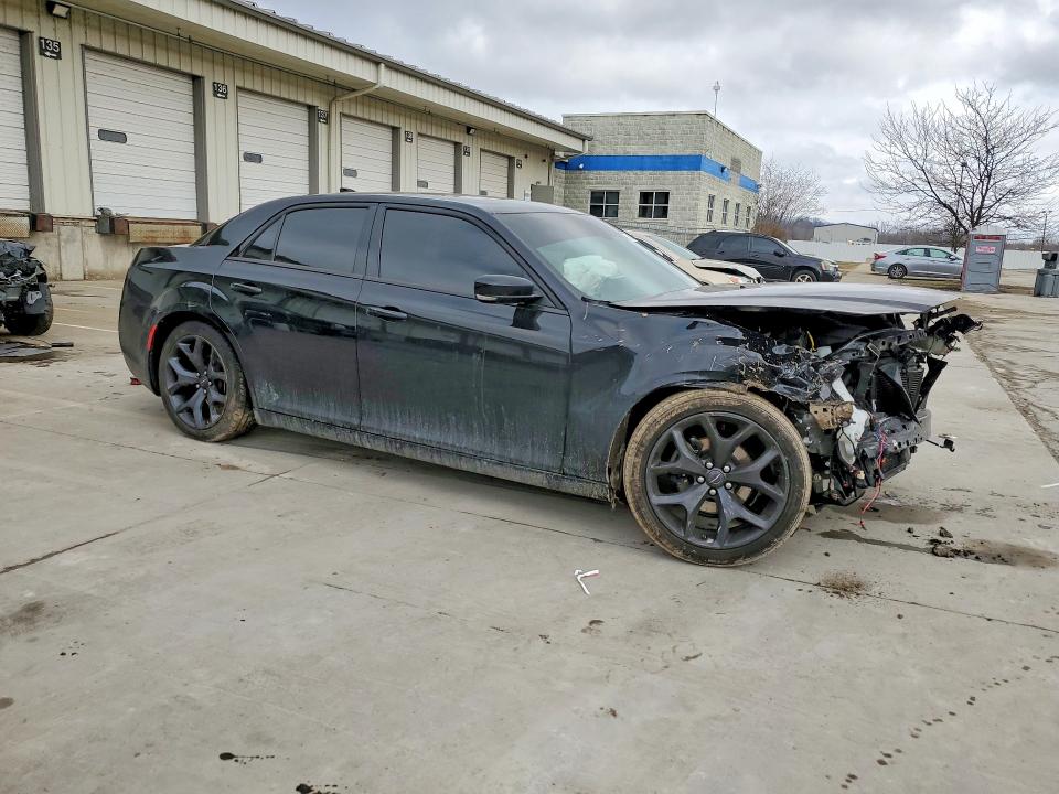 Photo 4 from auction – 2022 CHRYSLER 300 with VIN 2C3CCABG2NH158707