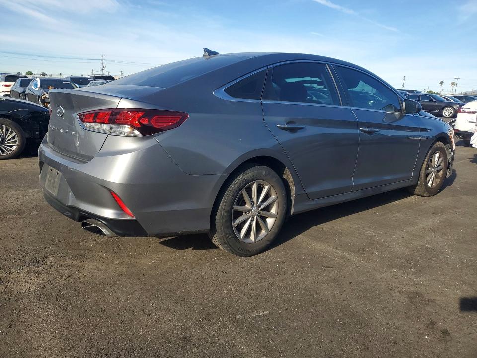 Photo 3 from auction – 2019 HYUNDAI SONATA with VIN 5NPE24AF9KH742428