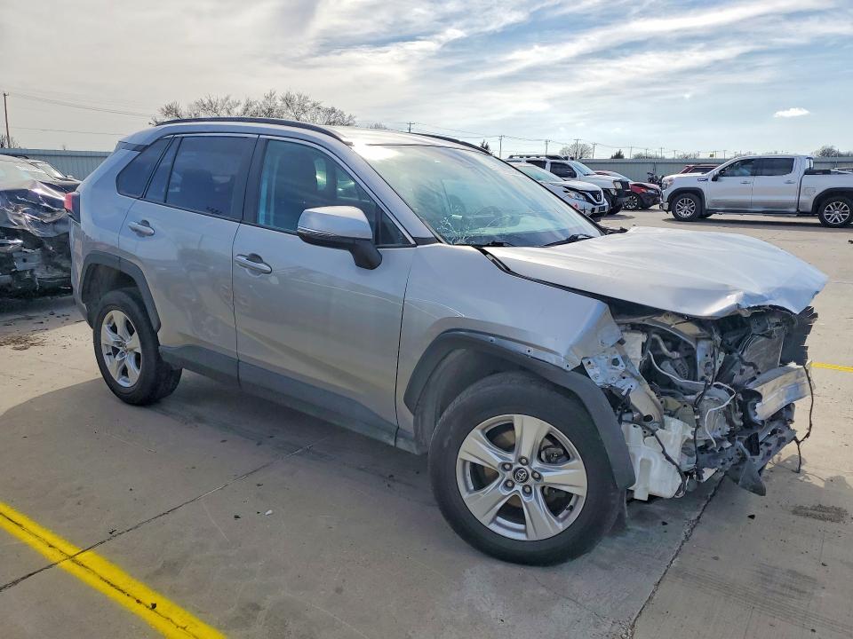 Photo 4 from auction – 2021 TOYOTA RAV4 with VIN 2T3W1RFV9MW117480