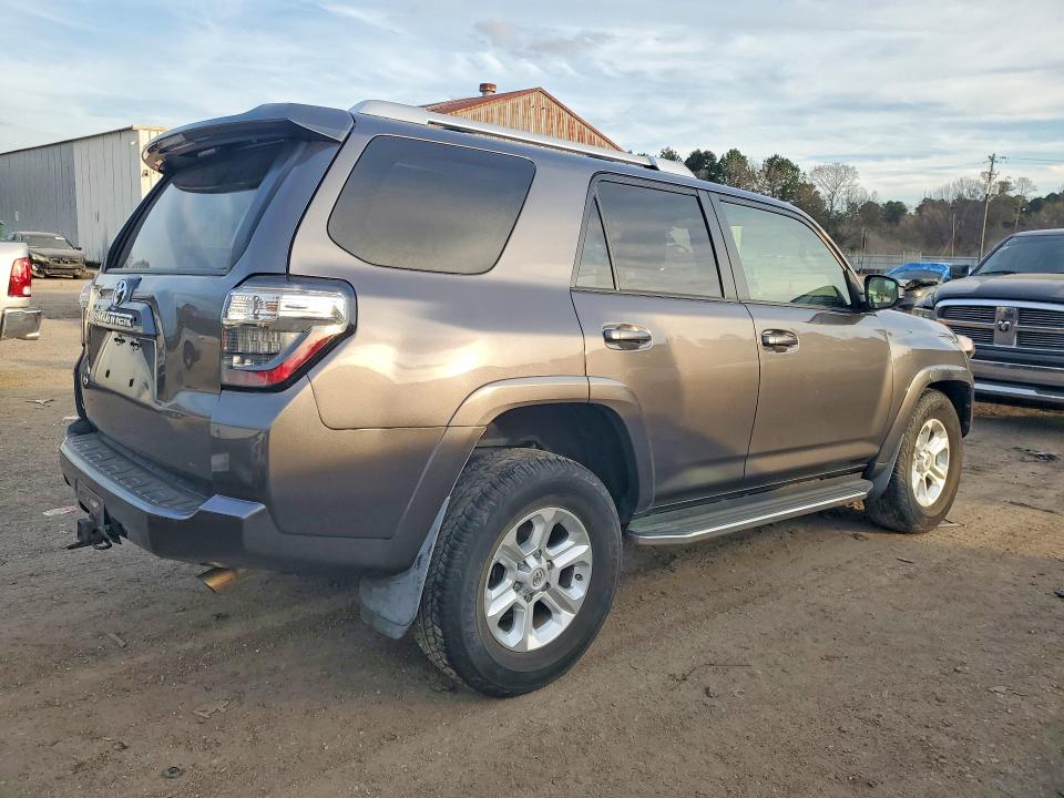 Photo 3 from auction – 2015 TOYOTA 4RUNNER SR with VIN JTEZU5JR9F5109666