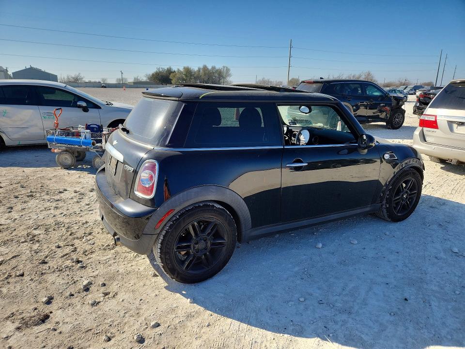 Photo 3 from auction – 2013 MINI COOPER with VIN WMWSU3C5XDT689567