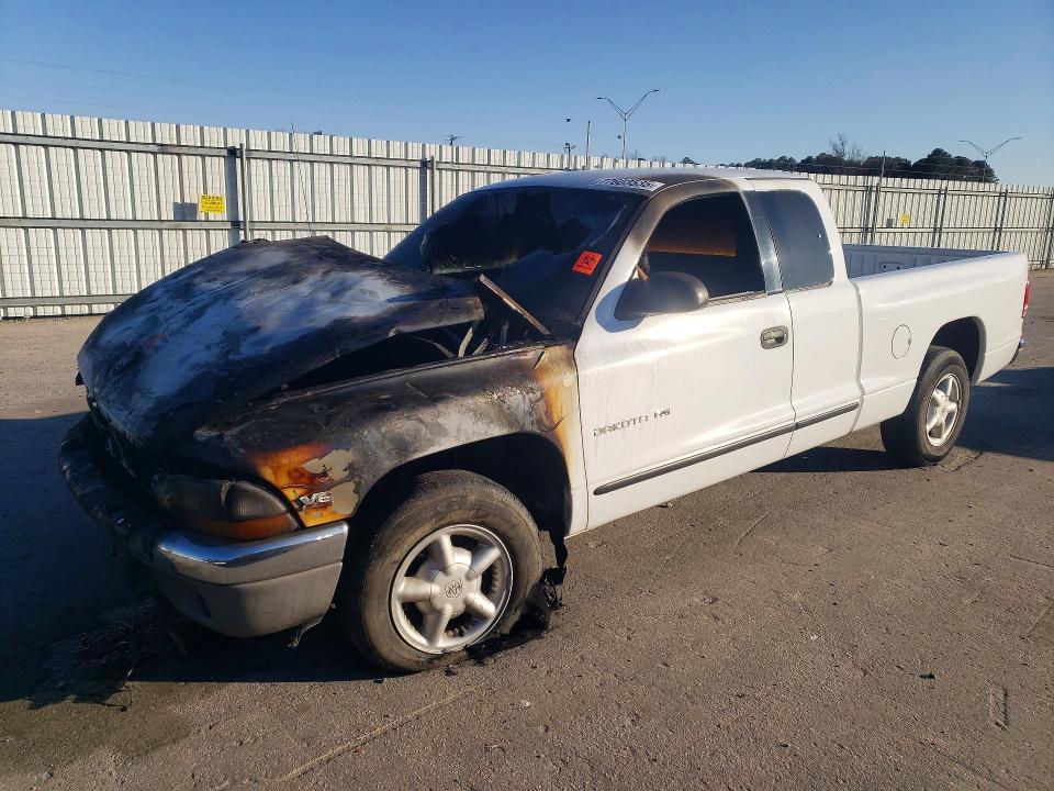DODGE DAKOTA 2000 with VIN 1B7GL22X1YS611215 - Photo from auction