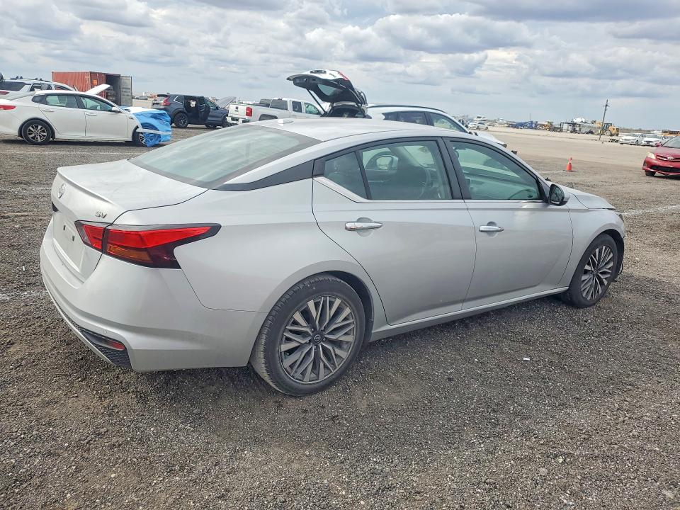 Photo 3 from auction – 2023 NISS ALTIMA with VIN 1N4BL4DV0PN333573