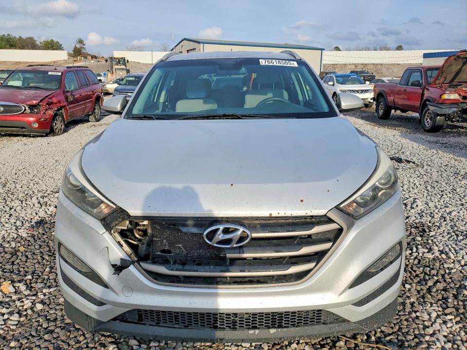 Photo 5 from auction – 2016 HYUNDAI TUCSON SE with VIN KM8J33A47GU179909