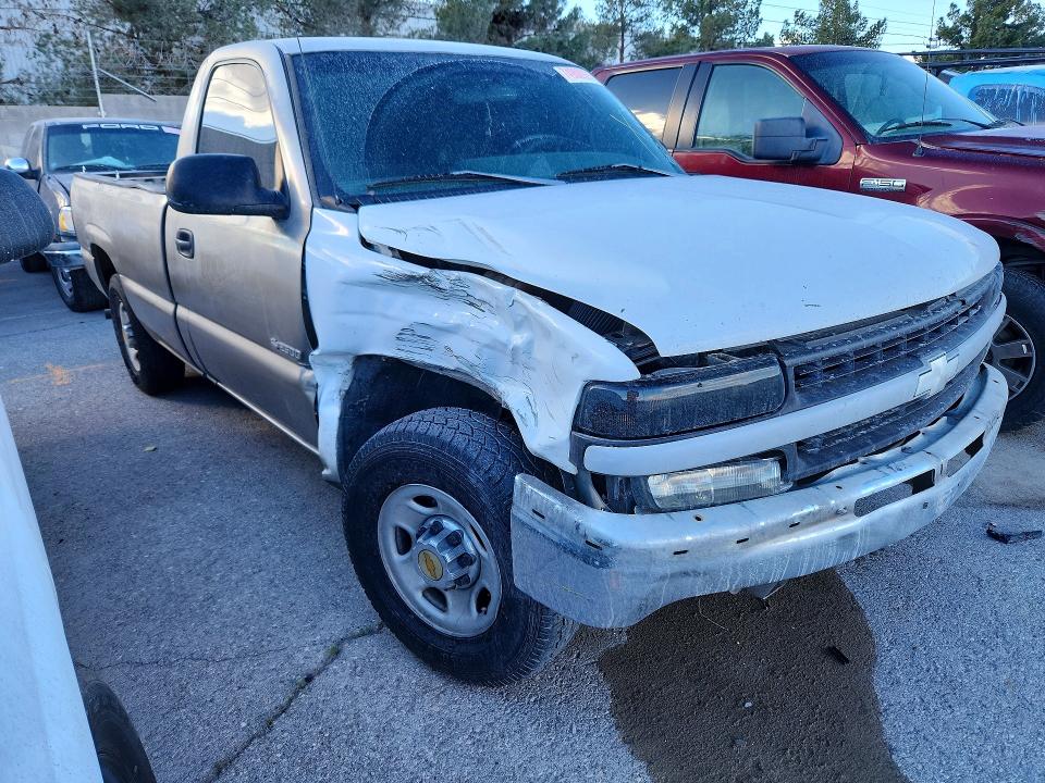 Photo 4 from auction – 2000 CHEVROLET SILVERADO with VIN 1GCFC24T3YE166805