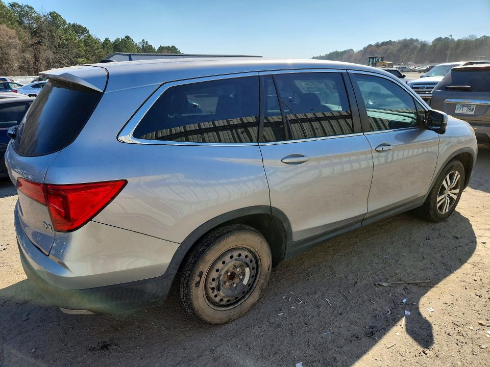 Photo 3 from auction – 2018 HONDA PILOT with VIN 5FNYF5H33JB020131