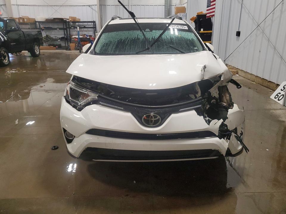 Фото 5 с аукциона – 2018 TOYOTA RAV4 ADVEN с VIN JTMRFREV2JD230292