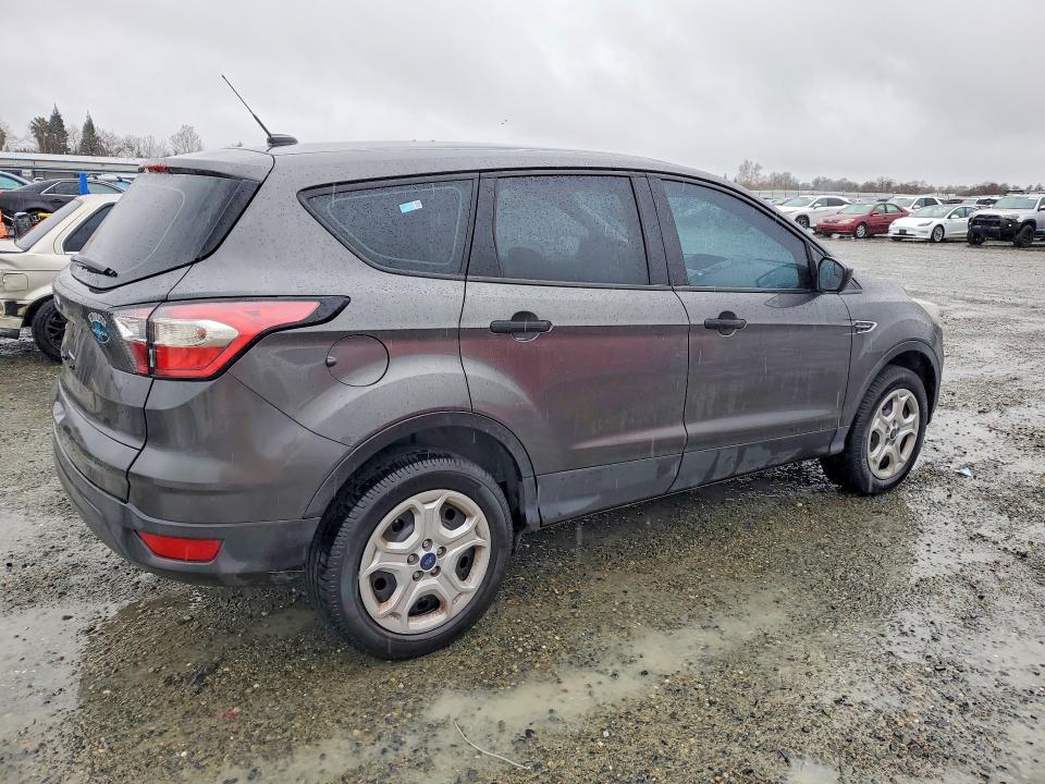 Photo 3 from auction – 2018 FORD ESCAPE with VIN 1FMCU0F76JUA31376